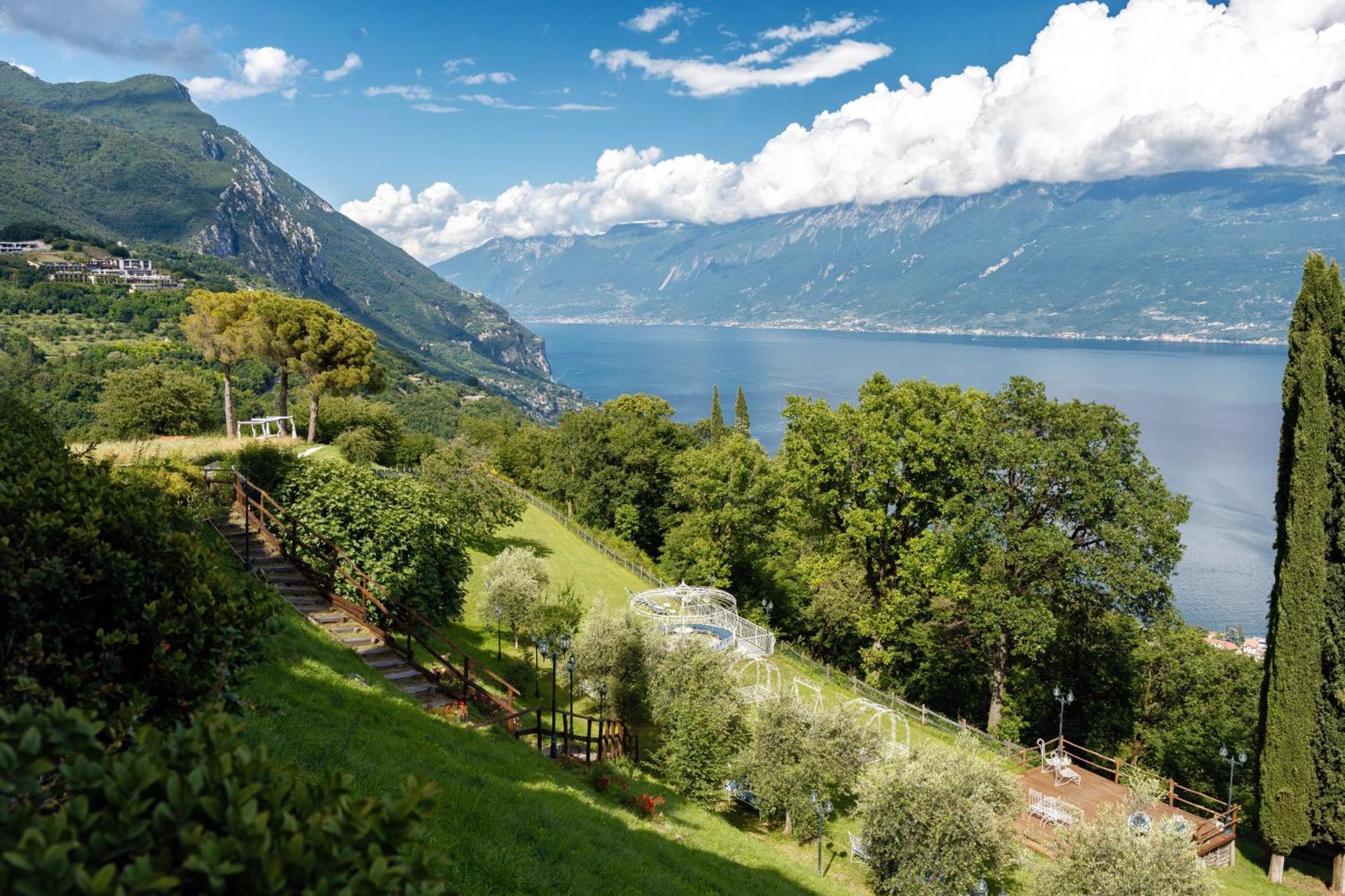 Boutique Hotel Villa Sostaga Gargnano Exterior photo