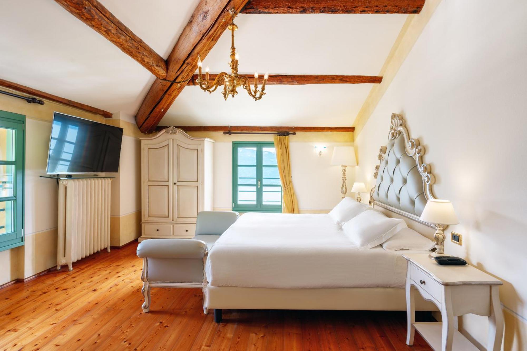 Boutique Hotel Villa Sostaga Gargnano Exterior photo