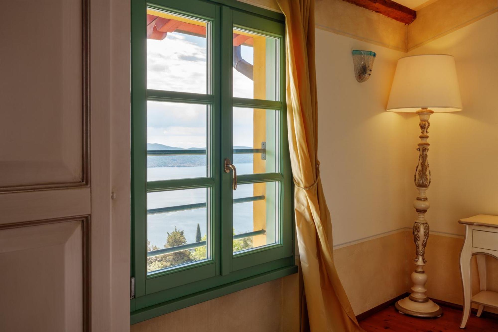 Boutique Hotel Villa Sostaga Gargnano Exterior photo